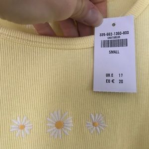 Daisy Embroidered Yellow Lettuce Seam Tee